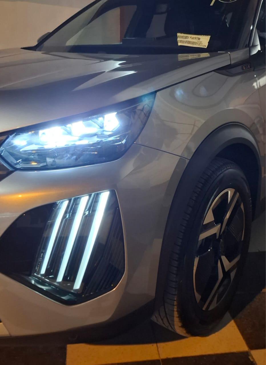 Peugeot 2008 1.2 PureTech 130 CV EAT8 GT Line – 2024 - Imagen 8