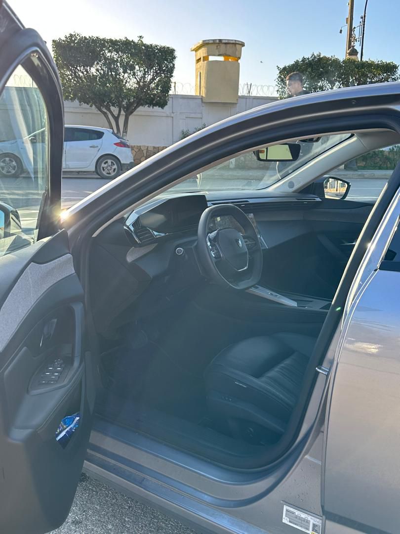 Peugeot 308 BlueHDi 130 EAT8 (P5, 2.0 Diésel, Automático 8 Velocidades) - Imagen 3